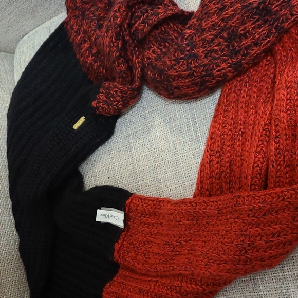 Round scarf, Calvin Klein - Picture 4 of 4